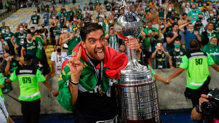 Abel Ferreira ergueu inúmeros troféus no ano de 2021