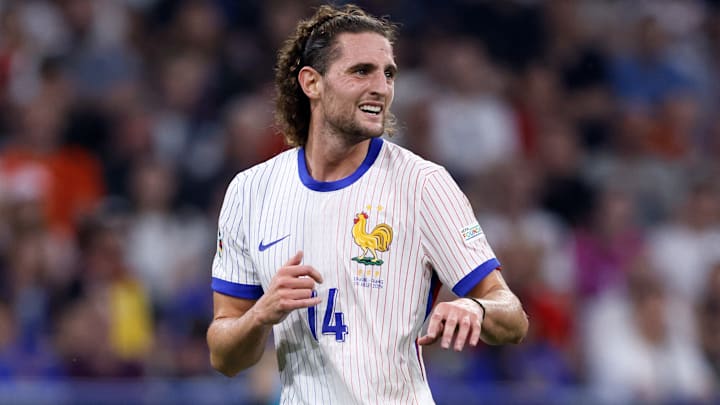 Adrien Rabiot est un nouveau joueur de l'Olympique de Marseille et ce pour les 2 prochaines saisons. Adrien Rabiot est un nouveau joueur de l'Olympique de Marseille et ce pour les 2 prochaines saisons.