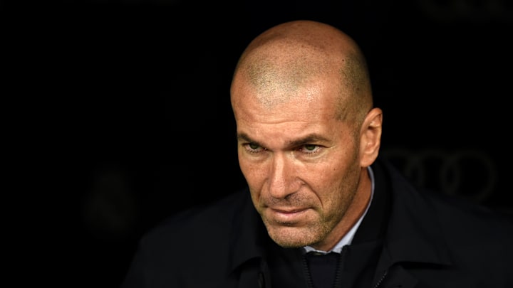 Zinédine Zidane finira-t-il un jour sur le banc du PSG ? Zinédine Zidane finira-t-il un jour sur le banc du PSG ?