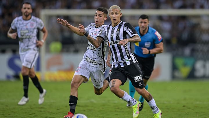 Em duelo direto pela vice-liderança da Série A, Atlético-MG e Corinthians se enfrentam no Mineirão 