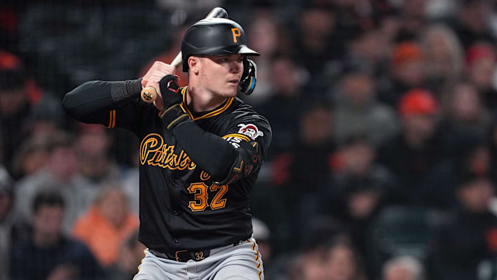 Pittsburgh Pirates catcher Henry Davis (32) bats against the San Francisco Giants during the seventh inning at Oracle Park. 
