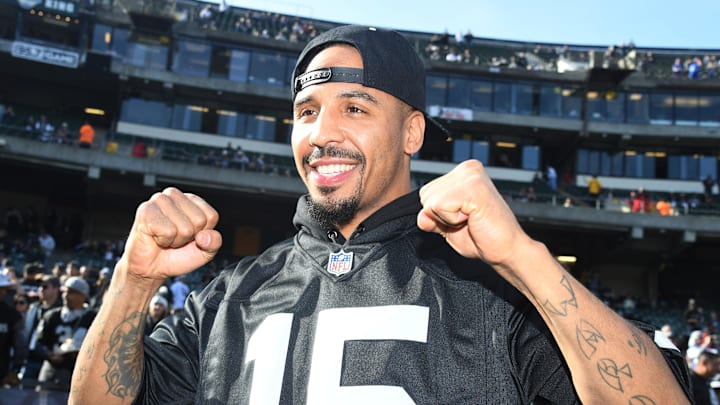 Dec 4, 2016; Oakland, CA, USA; Professional boxer Andre Ward poses during a NFL football game between the Buffalo Bills and the Oakland Raiders at Oakland Coliseum. Mandatory Credit: Kirby Lee-Imagn Images Dec 4, 2016; Oakland, CA, USA; Professional boxer Andre Ward poses during a NFL football game between the Buffalo Bills and the Oakland Raiders at Oakland Coliseum. Mandatory Credit: Kirby Lee-Imagn Images