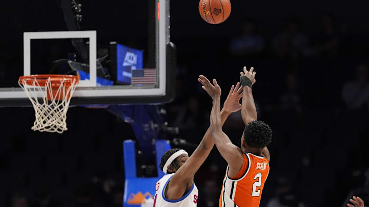 Mar 12, 2025; Charlotte, NC, USA; Syracuse Orange guard J.J. Starling (2) shoots over Southern Methodist Mustangs forward Yohan Traore (21) during the second half at Spectrum Center. Mandatory Credit: Jim Dedmon-Imagn Images Mar 12, 2025; Charlotte, NC, USA; Syracuse Orange guard J.J. Starling (2) shoots over Southern Methodist Mustangs forward Yohan Traore (21) during the second half at Spectrum Center. Mandatory Credit: Jim Dedmon-Imagn Images