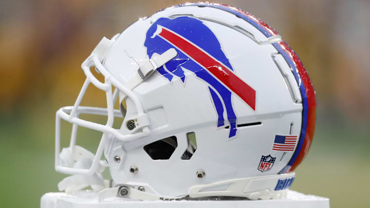Aug 17, 2024; Pittsburgh, Pennsylvania, USA; A Buffalo Bills helmet on the sidelines against the Pittsburgh Steelers during the second quarter at Acrisure Stadium. Mandatory Credit: Charles LeClaire-Imagn Images Aug 17, 2024; Pittsburgh, Pennsylvania, USA; A Buffalo Bills helmet on the sidelines against the Pittsburgh Steelers during the second quarter at Acrisure Stadium. Mandatory Credit: Charles LeClaire-Imagn Images