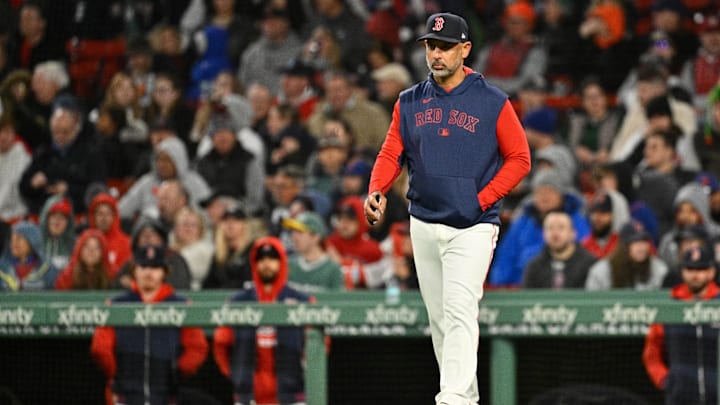 ¿Los Boston Red Sox podrían sopesar desvincularse del manager Alex Cora? 