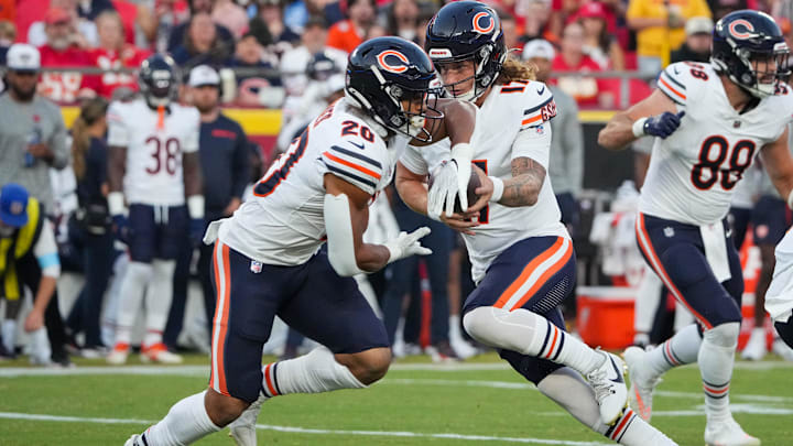 Aug 22, 2024; Kansas City, Missouri, USA; Chicago Bears quarterback Tyson Agent (17) hands off to running back Travis Homer (20) against the Kansas City Chiefs during the game at GEHA Field at Arrowhead Stadium. Mandatory Credit: Denny Medley-Imagn Images