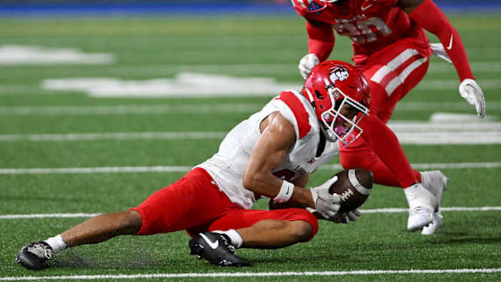 Kahuku takes on Mater Dei in a nationally-ranked high school football showdown. Kahuku takes on Mater Dei in a nationally-ranked high school football showdown.