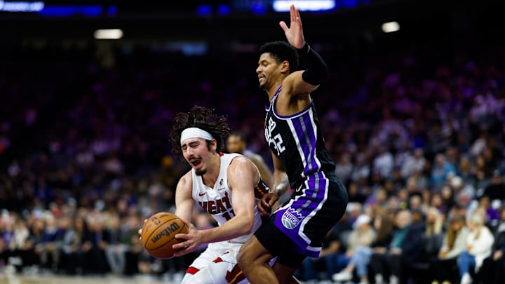 Former Auburn center Dylan Cardwell signed a new deal with the Sacramento Kings. Former Auburn center Dylan Cardwell signed a new deal with the Sacramento Kings.