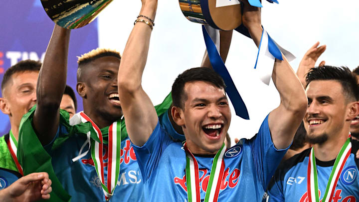 Hirving Lozano y el Napoli lograron hacerse con la Serie A de Italia.