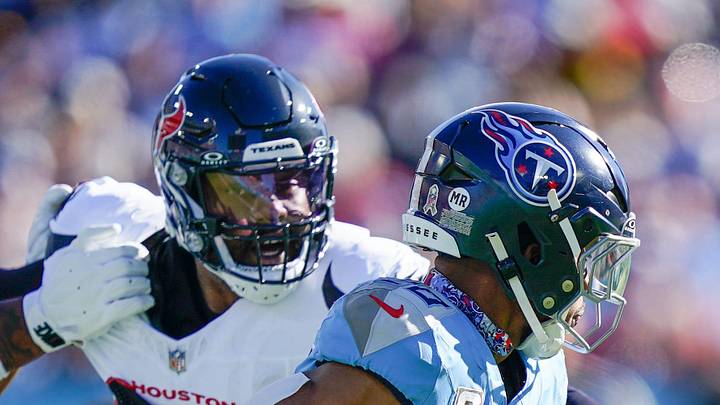 Tennessee Titans running back Tony Pollard (20) runs the ball during the second quarter against the Houston Texans at Nissan Stadium in Nashville, Tenn., Sunday, Nov. 16, 2025. Tennessee Titans running back Tony Pollard (20) runs the ball during the second quarter against the Houston Texans at Nissan Stadium in Nashville, Tenn., Sunday, Nov. 16, 2025.