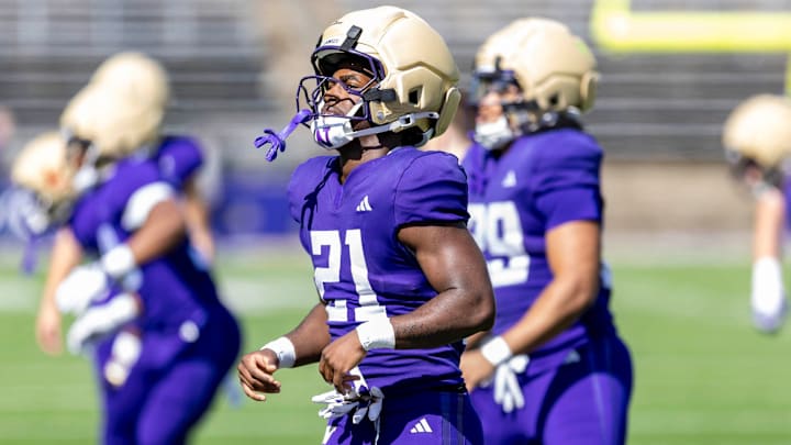 Quaid Carr took over the reins as the Huskies' No. 1 running back. 