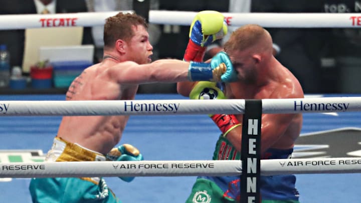 "Canelo" venció cómodamente a Billy Joe Saunders