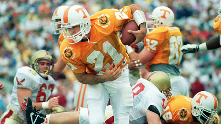 Tennessee sophomore quarterback Heath Shuler (21)
