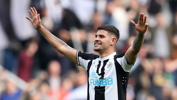 Bruno Guimarães vai se tornar o jogador mais bem pago do Newcastle. 
