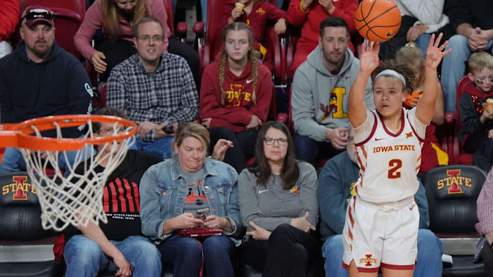 Arianna Jackson had a big night to help Iowa State improve to 4-0 against Cincinnati.