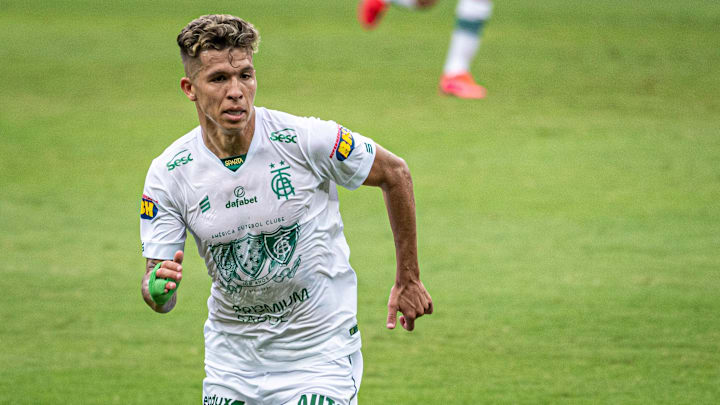 Bruno Nazário pertence ao Hoffenheim, da Alemanha, mas atuou pelo América-MG na temporada passada. Meia deve ser anunciado em breve pelo Vasco. 