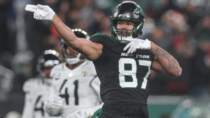 Dec 22, 2022; East Rutherford, New Jersey, USA; New York Jets tight end C.J. Uzomah (87) signals for