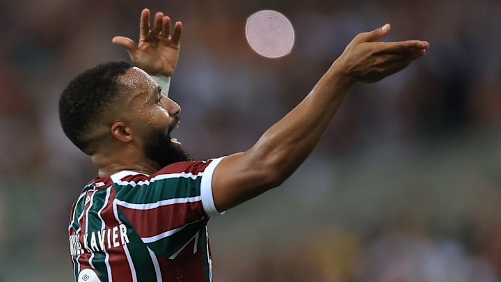 Samuel Xavier decidiu a vitória tricolor no Maracanã