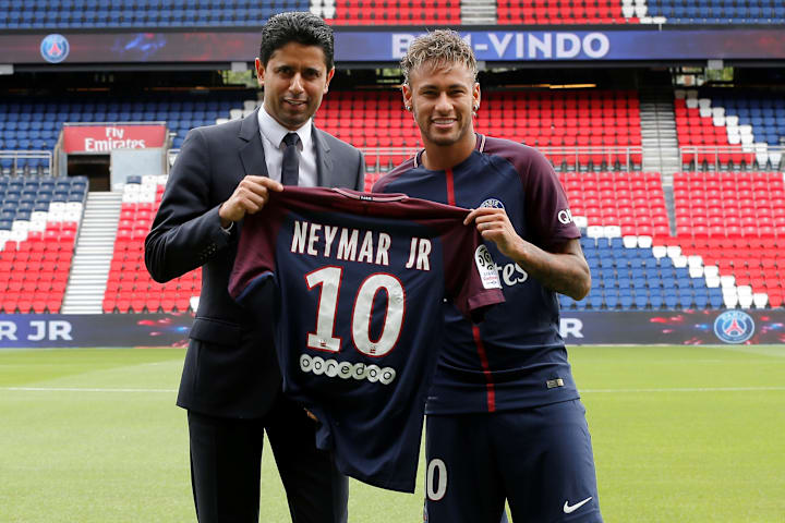 เนย์มาร์ จูเนียร์ ในพิธีเปิดตัวกับ PSG