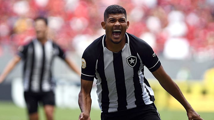 Erison foi incansável no clássico disputado no Mané Garrincha Erison foi incansável no clássico disputado no Mané Garrincha