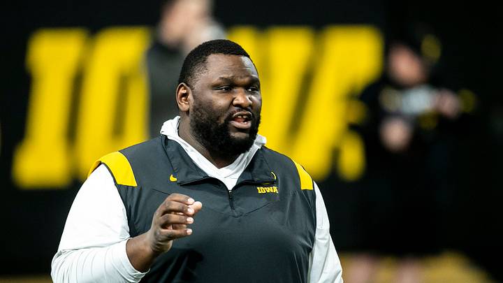 Iowa defensive line coach Kelvin Bell gives instructions during a spring NCAA football practice, Thursday, March 30, 2023, at the University of Iowa Indoor Practice Facility in Iowa City, Iowa.
230330 Iowa Spring Fb 042 Jpg Iowa defensive line coach Kelvin Bell gives instructions during a spring NCAA football practice, Thursday, March 30, 2023, at the University of Iowa Indoor Practice Facility in Iowa City, Iowa.
230330 Iowa Spring Fb 042 Jpg