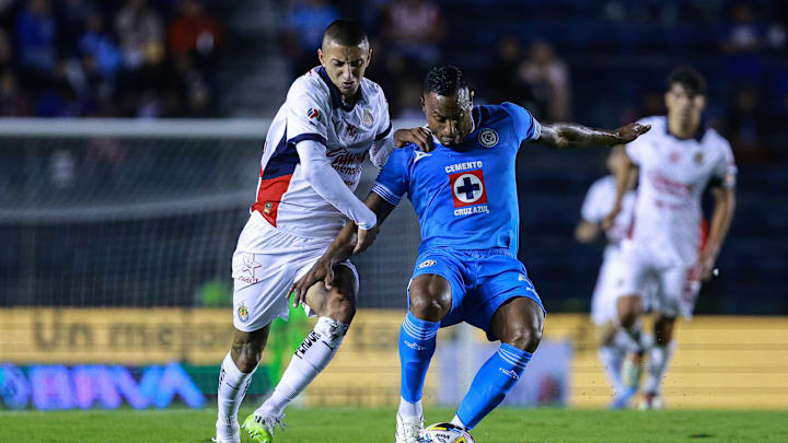Las directivas de Cruz Azul y Chivas pasan por una relación conflictiva Las directivas de Cruz Azul y Chivas pasan por una relación conflictiva
