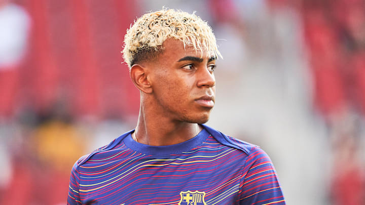 Lamine Yamal est titulaire contre Levante. Lamine Yamal est titulaire contre Levante.