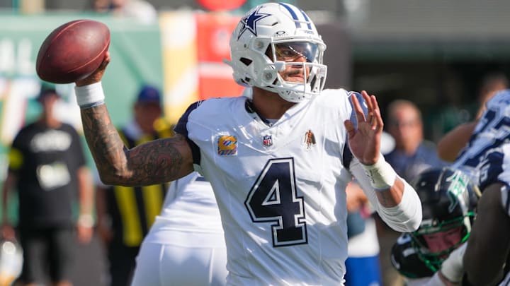  Dallas Cowboys quarterback Dak Prescott (4) throws downfield against the New York Jets during the first half at MetLife Stadium.