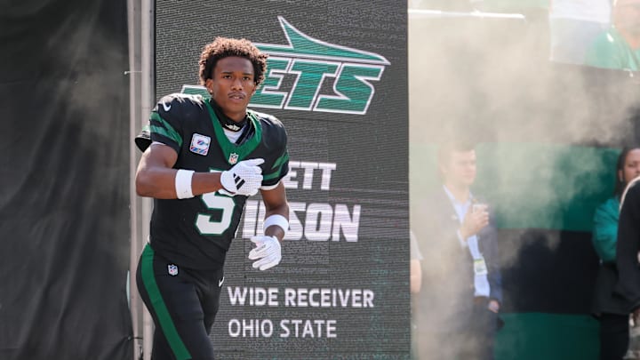 Oct 5, 2025; East Rutherford, New Jersey, USA; New York Jets wide receiver Garrett Wilson (5) takes the field prior to a game against the Dallas Cowboys at MetLife Stadium. Mandatory Credit: Vincent Carchietta-Imagn Images Oct 5, 2025; East Rutherford, New Jersey, USA; New York Jets wide receiver Garrett Wilson (5) takes the field prior to a game against the Dallas Cowboys at MetLife Stadium. Mandatory Credit: Vincent Carchietta-Imagn Images