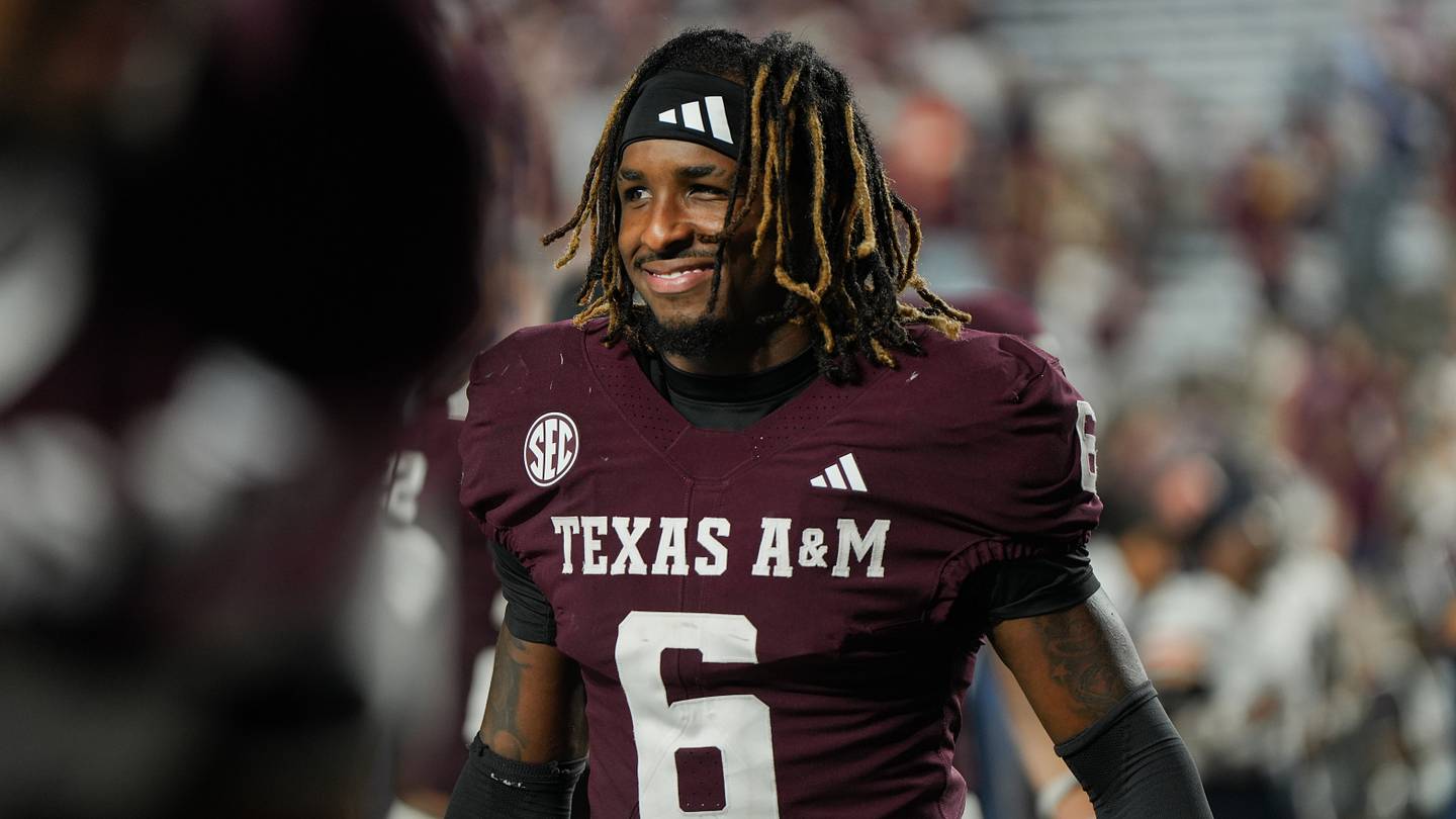 Julio Humphrey, defensive back dei Texas A&M, si adatta al nuovo sistema difensivo e trova la sua zona di comfort