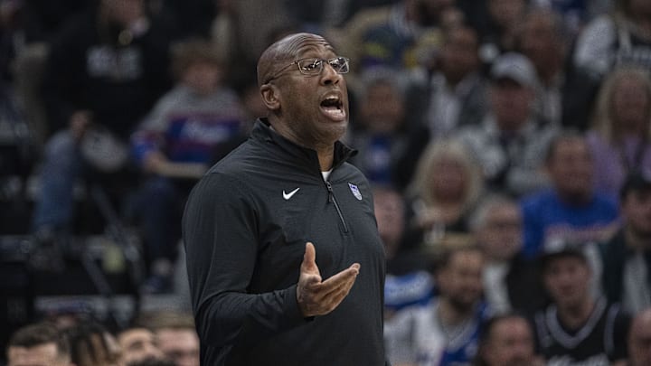 November 13, 2024; Sacramento, California, USA; Sacramento Kings head coach Mike Brown instructs against the Phoenix Suns during the second quarter at Golden 1 Center. Mandatory Credit: Kyle Terada-Imagn Images
