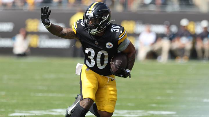 Sep 27, 2026; Pittsburgh, Pennsylvania, USA;  Pittsburgh Steelers running back Jaylen Warren (30) runs during the second quarter against the Cincinnati Bengals at Acrisure Stadium.  Mandatory Credit: Charles LeClaire-Imagn Images