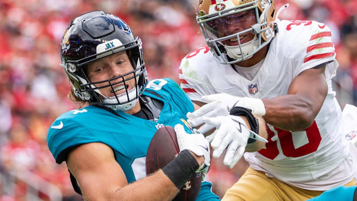 September 28, 2025; Santa Clara, California, USA; Jacksonville Jaguars tight end Hunter Long (84) catches a touchdown pass as San Francisco 49ers wide receiver Junior Bergen (86) defends during the second half at Levi's Stadium. Mandatory Credit: Kyle Terada-Imagn Images