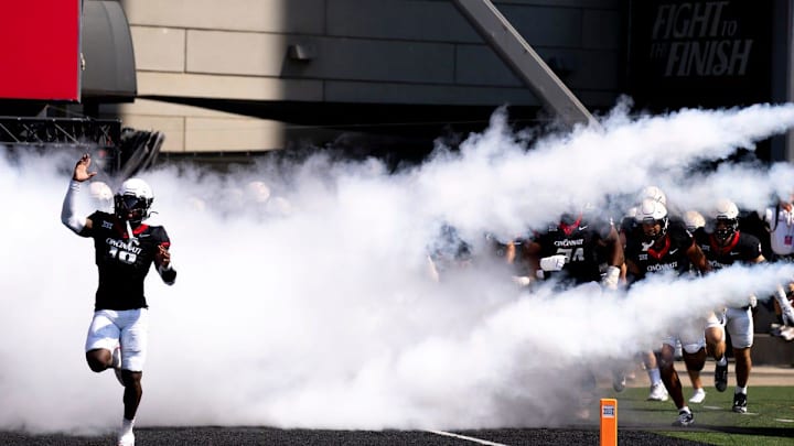Cincinnati Bearcats wide receiver Kale Woodburn (18) takes the field before the College Football game between the Cincinnati Bearcats and the Houston Cougars at Nippert Stadium in Cincinnati on Saturday, Sept. 21, 2024.