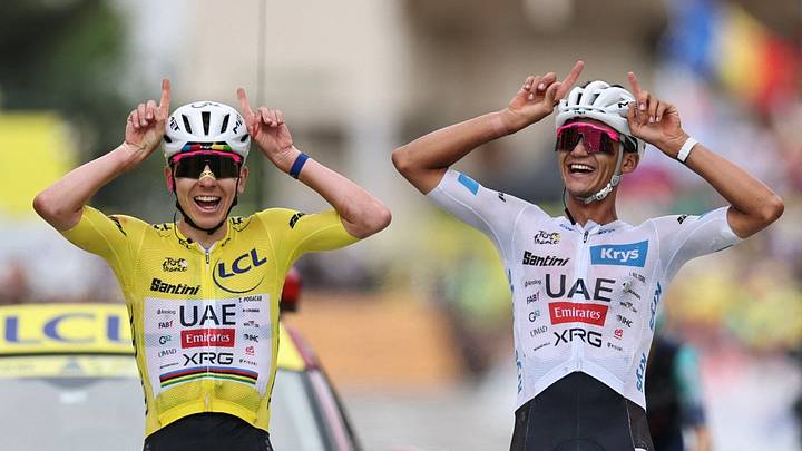 Tadej Pogacar e Isaac del Toro, a su llegada a la meta en la etapa 20 de la Tour de Francia. Tadej Pogacar e Isaac del Toro, a su llegada a la meta en la etapa 20 de la Tour de Francia.