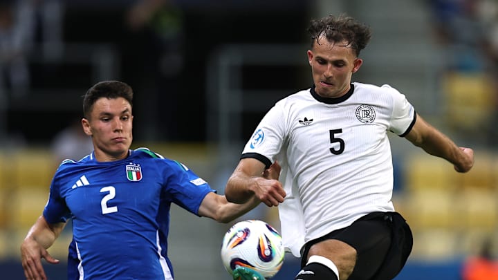 Max Rosenfelder (r.) musste gegen Italien angeschlagen raus