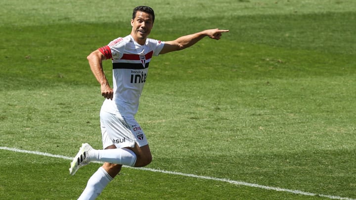 Hernanes anuncia aposentadoria e fala sobre a possibilidade de ser treinador: "Antes eu dizia não, depois pensava pode ser, e hoje é talvez". 