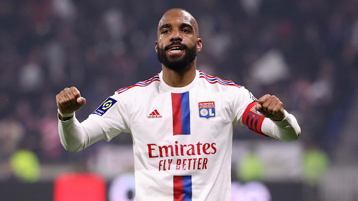 L'OL d'Alexandre Lacazette cherche à faire plaisir aux supporters avec ce maillot rétro 