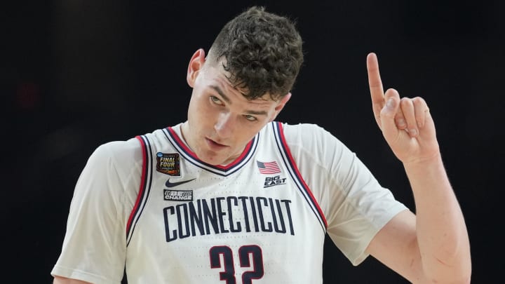 Apr 6, 2024; Glendale, AZ, USA; Connecticut Huskies center Donovan Clingan (32) reacts against the Alabama Crimson Tide in the semifinals of the men's Final Four of the 2024 NCAA Tournament at State Farm Stadium. Apr 6, 2024; Glendale, AZ, USA; Connecticut Huskies center Donovan Clingan (32) reacts against the Alabama Crimson Tide in the semifinals of the men's Final Four of the 2024 NCAA Tournament at State Farm Stadium.