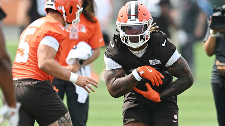 Jun 12, 2025; Berea, OH, USA; Cleveland Browns running back Quinshon Judkins (10) runs with the ball during mini camp at CrossCountry Mortgage Campus. Mandatory Credit: Ken Blaze-Imagn Images