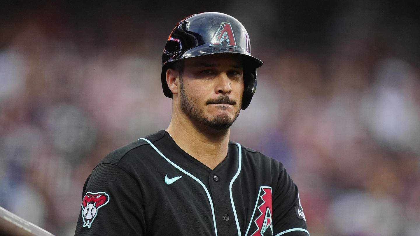 Nolan Arenado Removed from Game vs Giants With Possible Injury