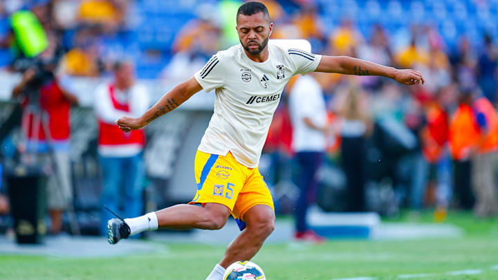 Tigres UANL v Chivas - Torneo Apertura 2024 Liga MX