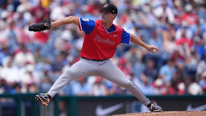 Jul 12, 2026; Philadelphia, PA, USA; American League pitcher Kade Anderson (32) throws a pitch against National League in the first inning at Citizens Bank Park. Mandatory Credit: Kyle Ross-Imagn Images Jul 12, 2026; Philadelphia, PA, USA; American League pitcher Kade Anderson (32) throws a pitch against National League in the first inning at Citizens Bank Park. Mandatory Credit: Kyle Ross-Imagn Images