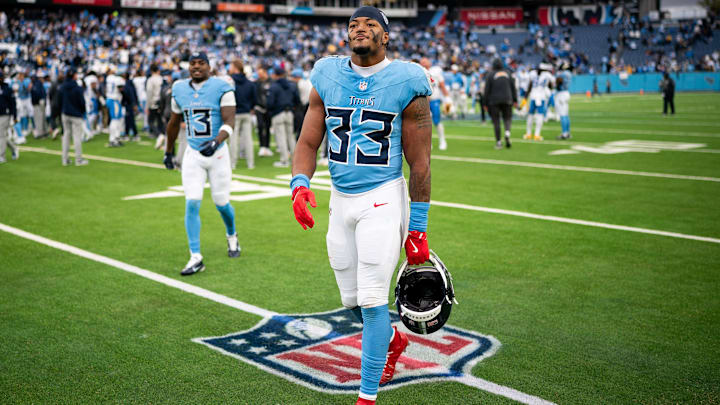 Tennessee Titans linebacker Cedric Gray (33) Tennessee Titans linebacker Cedric Gray (33)