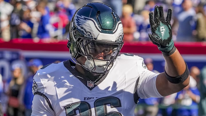 Philadelphia Eagles running back Saquon Barkley waves to fans at MetLife Stadium during Week 7 against the New York Giants. 