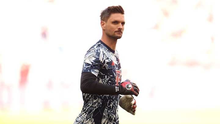 Bayern Munich plan contract talks with Sven Ulreich in November.