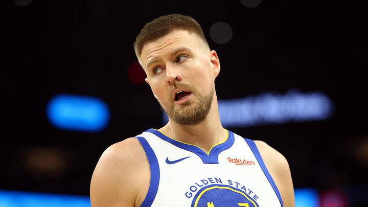 Apr 17, 2026; Phoenix, Arizona, USA; Golden State Warriors center Kristaps Porzingis (7) against the Phoenix Suns during the play-in rounds of the 2026 NBA Playoffs at Mortgage Matchup Center. Mandatory Credit: Mark J. Rebilas-Imagn Images Apr 17, 2026; Phoenix, Arizona, USA; Golden State Warriors center Kristaps Porzingis (7) against the Phoenix Suns during the play-in rounds of the 2026 NBA Playoffs at Mortgage Matchup Center. Mandatory Credit: Mark J. Rebilas-Imagn Images