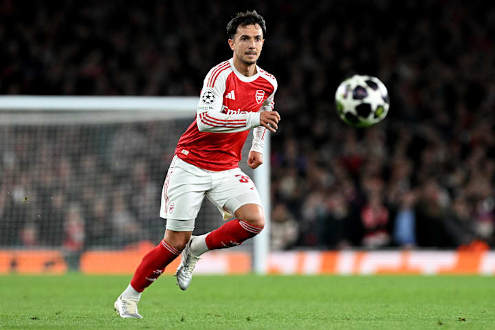 มาร์ติน ซูบิเมนดิ มองดูลูกบอลที่เขาจะไม่รับ