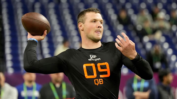 Mar 1, 2025; Indianapolis, IN, USA; Syracuse quarterback Kyle McCord (QB09) during the 2025 NFL Combine at Lucas Oil Stadium. Mandatory Credit: Kirby Lee-Imagn Images Mar 1, 2025; Indianapolis, IN, USA; Syracuse quarterback Kyle McCord (QB09) during the 2025 NFL Combine at Lucas Oil Stadium. Mandatory Credit: Kirby Lee-Imagn Images
