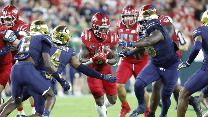 Sep 6, 2026; Green Bay, Wisconsin, USA;  Wisconsin Badgers running back Darrion Dupree (6) rushes the ball against the Notre Dame Fighting Irish in the second half at Lambeau Field.  Mandatory Credit: Michael Caterina-Imagn Images